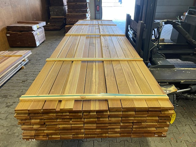Ca. 141x guyana ipé country grade planken geschaafd, 18x90mm, lengte 450cm - afbeelding 1 van  3