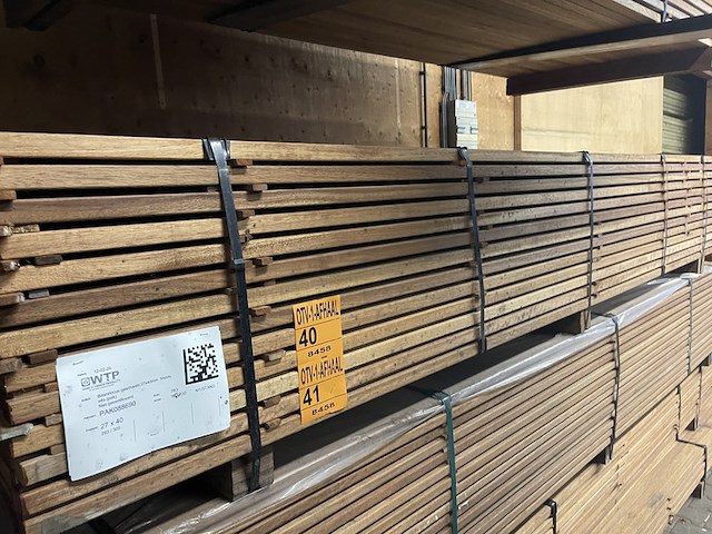 Ca. 141x guyana teak latten geschaafd, 27x40mm, lengte 305cm - afbeelding 2 van  3