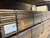 Ca. 141x guyana teak latten geschaafd, 27x40mm, lengte 305cm - afbeelding 2 van  3