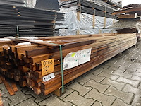 Ca. 141x thermo grenen hoeklat geschaafd, 42x42mm, lengte 48/360cm, 93/390cm - afbeelding 2 van  3