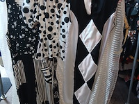 Ca. 141x zwart wit feestkleding en rockkleding - afbeelding 4 van  7