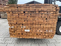 Ca. 144x guyana teak latten fijnbezaagd, 31x50mm, lengte 335cm - afbeelding 3 van  3