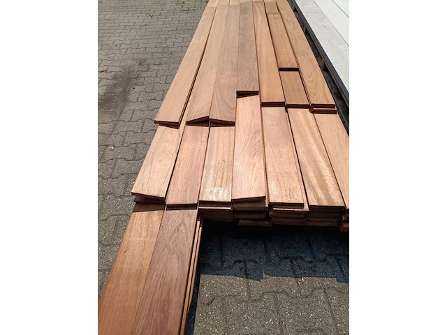 Ca. 145 m1 hardhouten vlonderplanken, bruin - afbeelding 1 van  3