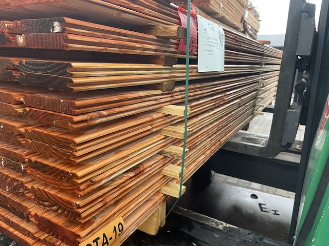 Ca. 146x douglas kraaldelen veer en groef, 18x125mm, lengte 300cm - afbeelding 2 van  3