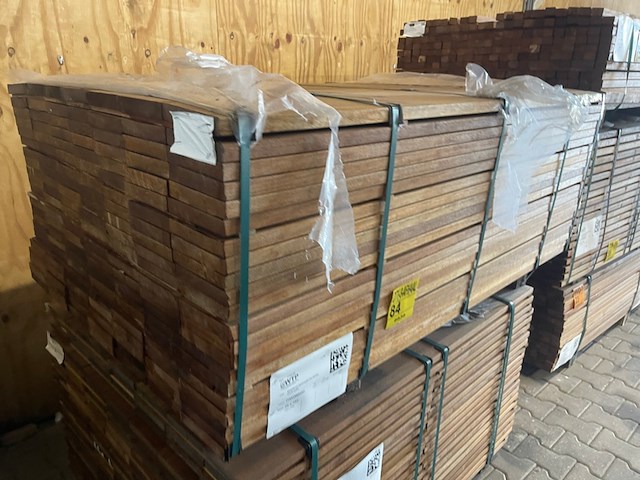 Ca. 147x guyana teak planken geschaafd, 25x145mm, lengte 155cm - afbeelding 2 van  3