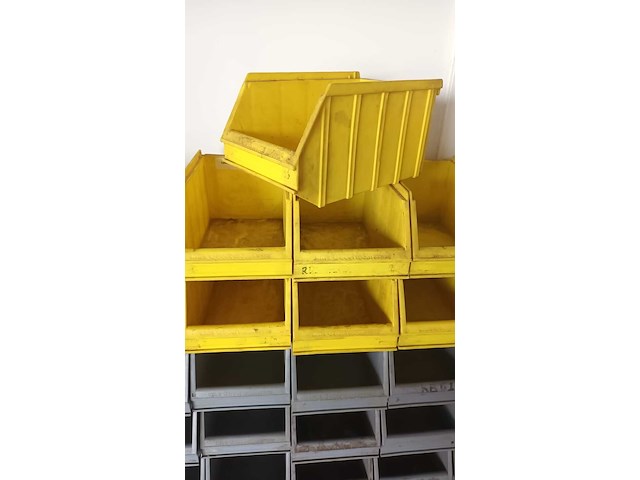 Ca. 149x magazijnbakken met grijp opening, grijs / geel - afbeelding 3 van  6