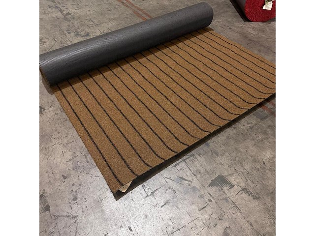 Ca. 14m2 kunstgras, 10 mm hoog, bruin/zwart - afbeelding 1 van  2