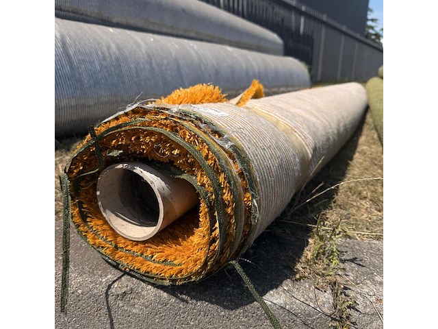 Ca. 14m2 kunstgras, 24 mm hoog, geel - afbeelding 1 van  2