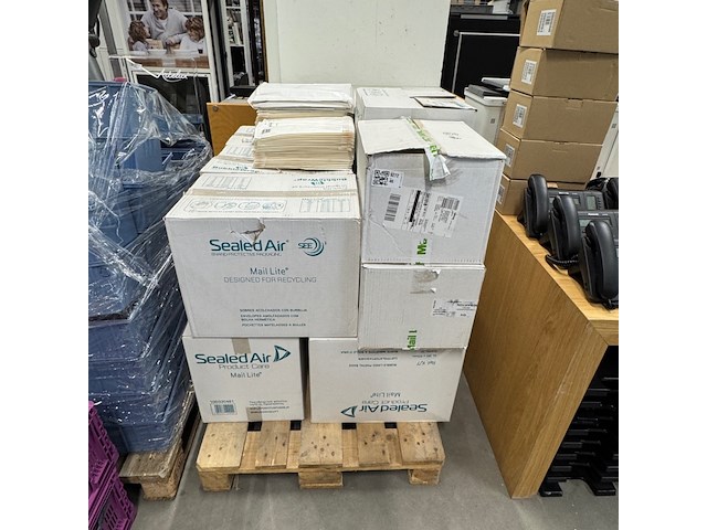Ca. 14x doos luchtkussen enveloppen, sealed air - afbeelding 1 van  3