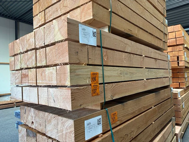 Ca. 14x douglas balken fijnbezaagd, 150x150mm, lengte 300cm - afbeelding 4 van  4