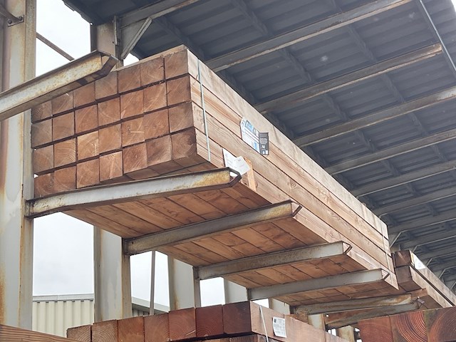 Ca. 14x douglas balken fijnbezaagd, 150x150mm, lengte 400cm - afbeelding 4 van  4