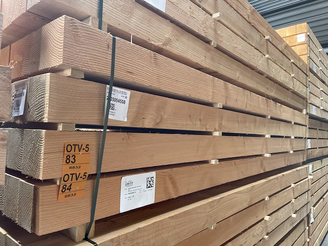 Ca. 14x douglas balken fijnbezaagd, 150x150mm, lengte 400cm - afbeelding 4 van  4