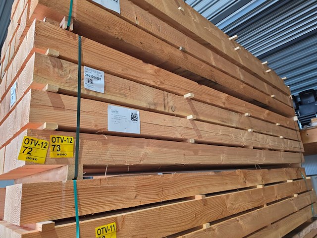 Ca. 14x douglas balken fijnbezaagd, 150x150mm, lengte 400cm - afbeelding 4 van  4