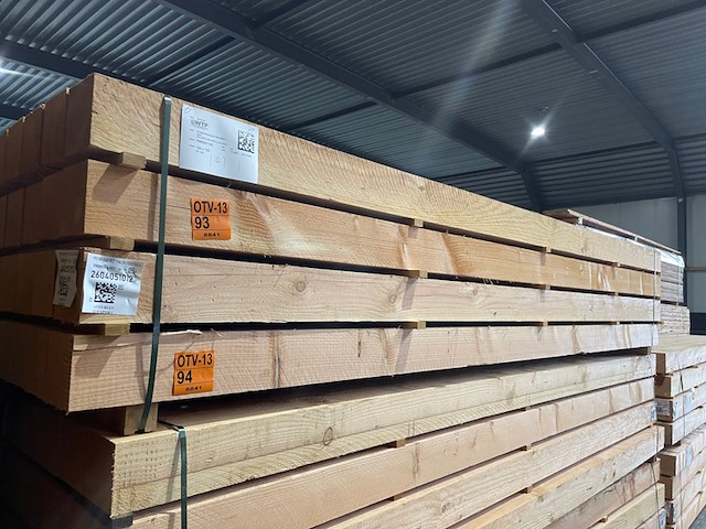 Ca. 14x douglas balken fijnbezaagd, 150x150mm, lengte 400cm - afbeelding 4 van  4