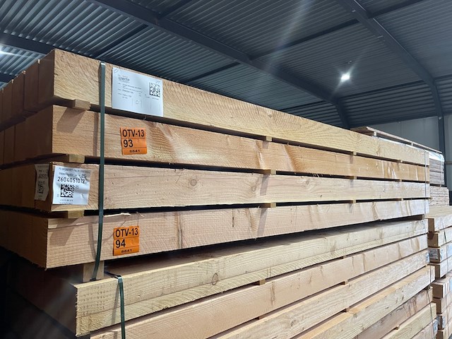 Ca. 14x douglas balken fijnbezaagd, 150x150mm, lengte 400cm - afbeelding 4 van  4