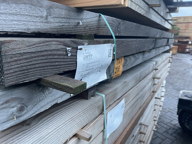 Ca. 14x douglas balken fijnbezaagd, 75x175mm, lengte 300cm - afbeelding 2 van  3