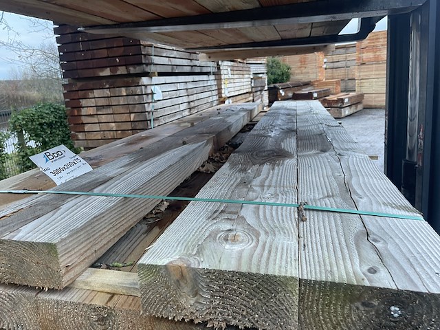 Ca. 14x douglas balken fijnbezaagd, 75x200mm, lengte 300cm - afbeelding 1 van  3