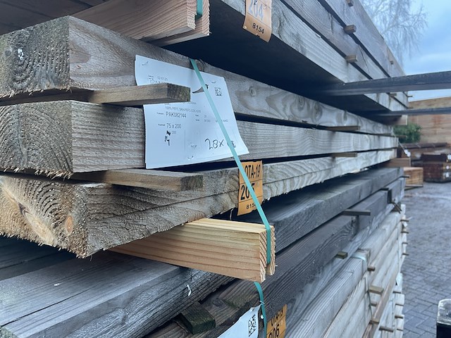 Ca. 14x douglas balken fijnbezaagd, 75x200mm, lengte 300cm - afbeelding 2 van  3