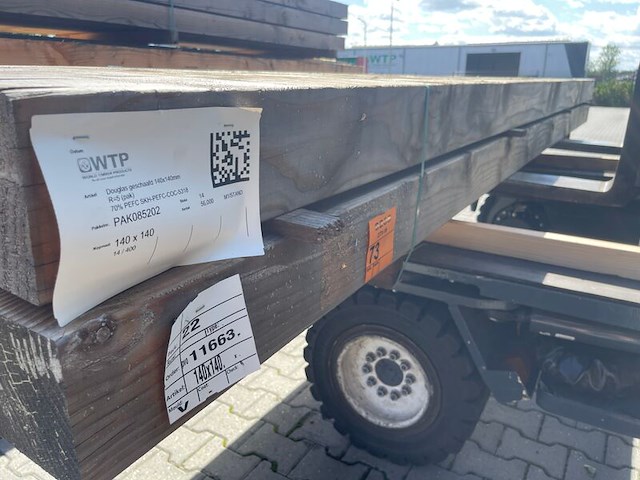 Ca. 14x douglas balken geschaafd, 140x140mm, lengte 400cm - afbeelding 2 van  3