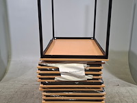 Ca. 14x kantinetafel en 1x bureau, o.a. schilte