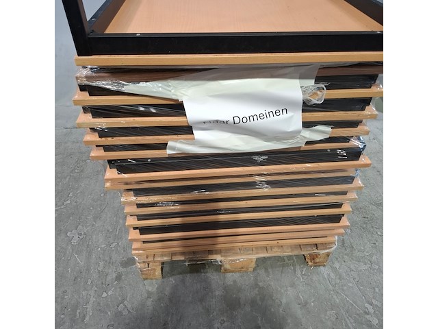 Ca. 14x kantinetafel en 1x bureau, o.a. schilte - afbeelding 4 van  10