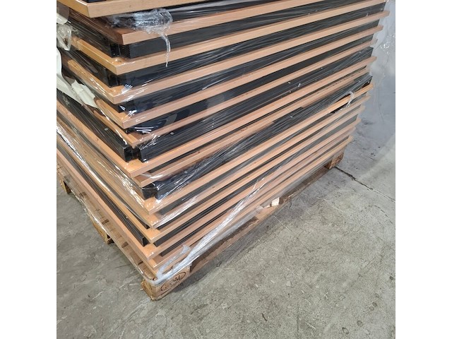Ca. 14x kantinetafel en 1x bureau, o.a. schilte - afbeelding 6 van  10