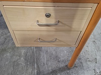 Ca. 14x kantinetafel en 1x bureau, o.a. schilte - afbeelding 8 van  10