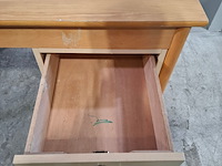 Ca. 14x kantinetafel en 1x bureau, o.a. schilte - afbeelding 9 van  10