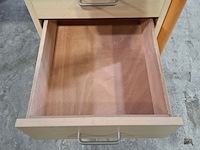 Ca. 14x kantinetafel en 1x bureau, o.a. schilte - afbeelding 10 van  10