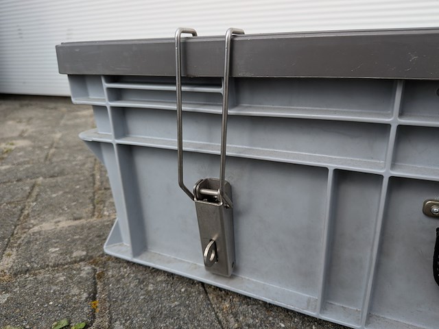 Ca. 14x stapelbare kunststof koffer, engels, e-line - afbeelding 6 van  7