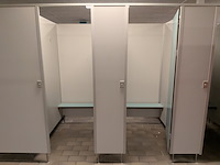 Ca. 15 meter dubbelzijdige kleedruimte-module — 23x kleedkamer - afbeelding 6 van  17