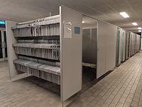 Ca. 15 meter dubbelzijdige kleedruimte-module — 23x kleedkamer - afbeelding 10 van  17