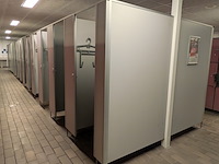 Ca. 15 meter dubbelzijdige kleedruimte-module — 23x kleedkamer - afbeelding 11 van  17