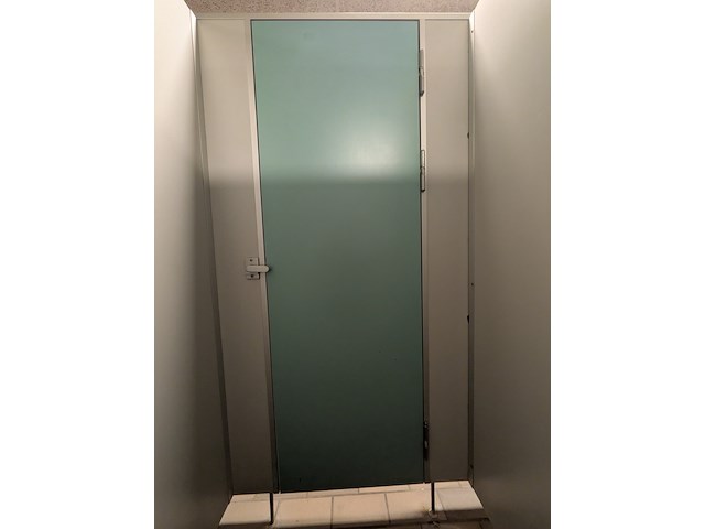 Ca. 15 meter dubbelzijdige kleedruimte-module — 23x kleedkamer - afbeelding 15 van  17