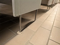 Ca. 15 meter dubbelzijdige kleedruimte-module — 23x kleedkamer - afbeelding 3 van  11