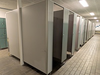 Ca. 15 meter dubbelzijdige kleedruimte-module — 23x kleedkamer - afbeelding 6 van  11