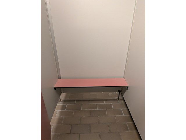 Ca. 15 meter dubbelzijdige kleedruimte-module — 23x kleedkamer - afbeelding 8 van  11