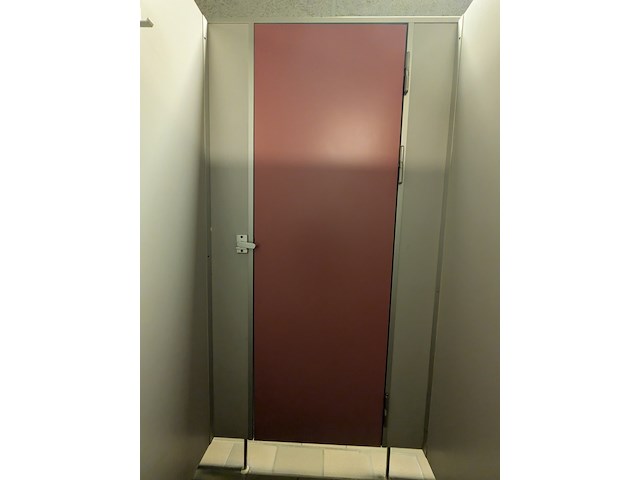Ca. 15 meter dubbelzijdige kleedruimte-module — 23x kleedkamer - afbeelding 9 van  11