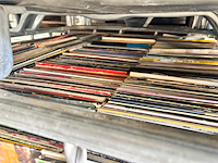 Ca. 1.500x 12-inch vinyl lp's in kratten - afbeelding 1 van  1