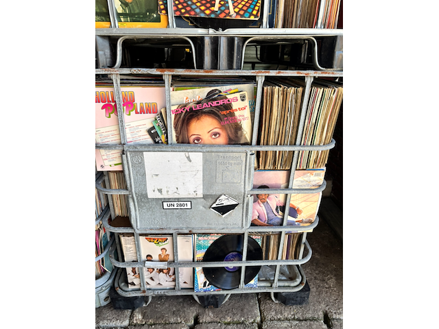 Ca. 1500x vinyl lp's / langspeelplaten in krat, 12-inch vinyl - afbeelding 1 van  1