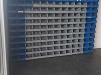 Ca. 150x magazijnbak met grijp opening, overtoom, transporter, grijs / chroom - afbeelding 2 van  4