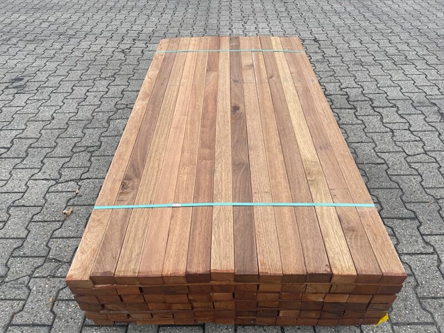 Ca. 151x guyana teak onderliggers geschaafd, 45x68mm, lengte 155cm - afbeelding 1 van  4