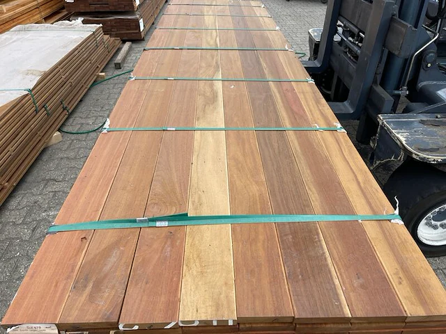 Ca. 151x guyana teak planken geschaafd, 21x120mm, lengte 245cm - afbeelding 1 van  4