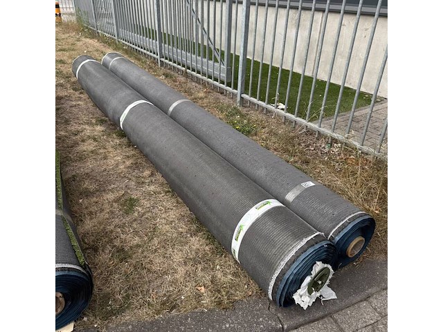 Ca. 152m2 kunstgras, 24 mm hoog, groen - afbeelding 2 van  3