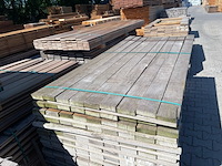 Ca. 153x guyana teak planken fijnbezaagd, 33x108mm, lengte 215cm - afbeelding 1 van  3