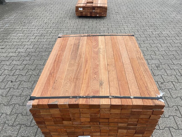Ca. 156x angelim pedra onderliggers geschaafd, 45x68mm, lengte 100cm - afbeelding 1 van  3