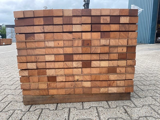 Ca. 156x angelim pedra onderliggers geschaafd, 45x68mm, lengte 100cm - afbeelding 2 van  3