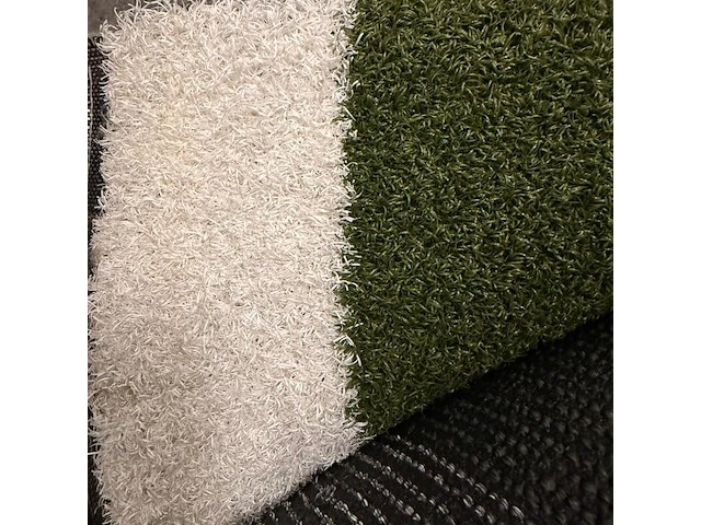 Ca. 15m2 kunstgras, 10 mm hoog, groen, wit - afbeelding 2 van  2