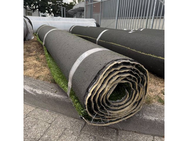 Ca. 15m2 kunstgras, 30 mm hoog, groen - afbeelding 1 van  2
