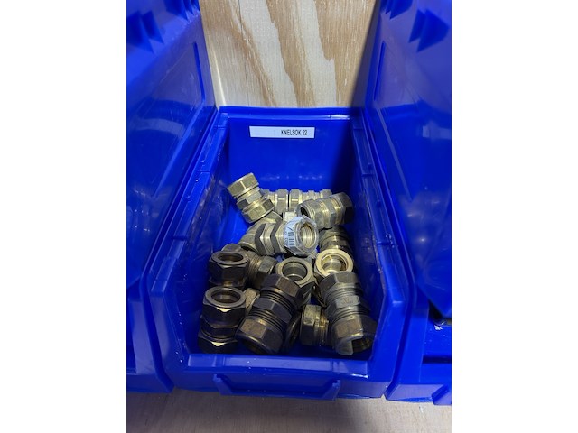 Ca. 15x assortimentsbak met diverse messing koppelingen - afbeelding 10 van  13